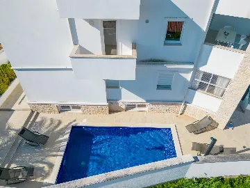Apartment in Pula (Štinjan) with Sea View