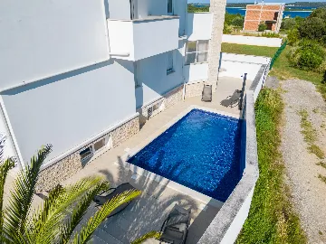 Apartment in Pula (Štinjan) with Sea View