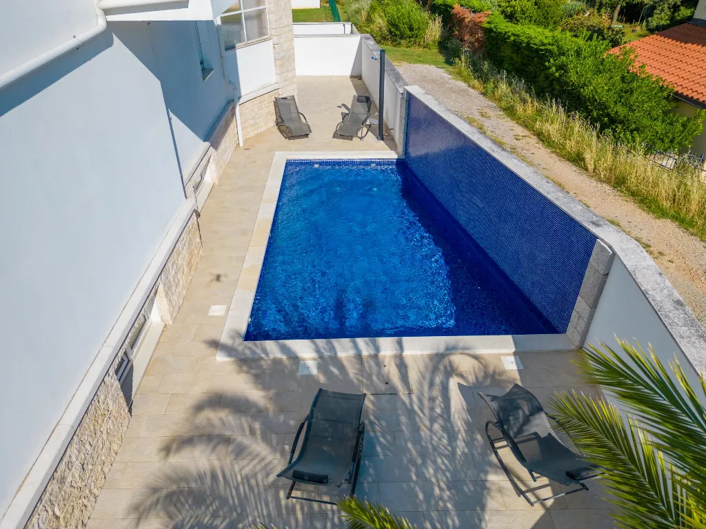 Apartment in Pula (Štinjan) with Sea View