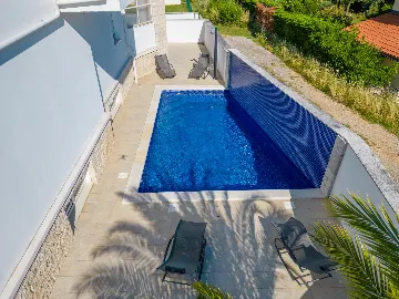 Apartment in Pula (Štinjan) with Sea View