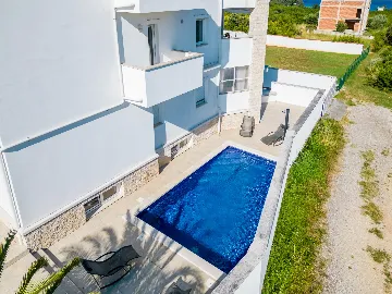 Apartment in Pula (Štinjan) with Sea View