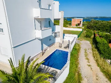 Apartment in Pula (Štinjan) with Sea View