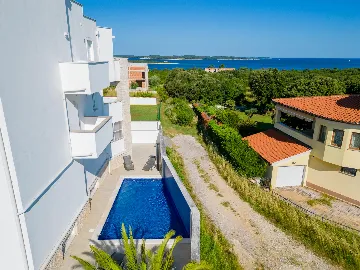 Apartment in Pula (Štinjan) with Sea View