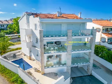 Apartment in Pula (Štinjan) with Sea View