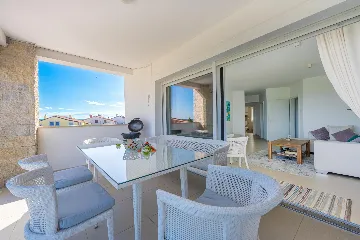 Apartment in Pula (Štinjan) with Sea View