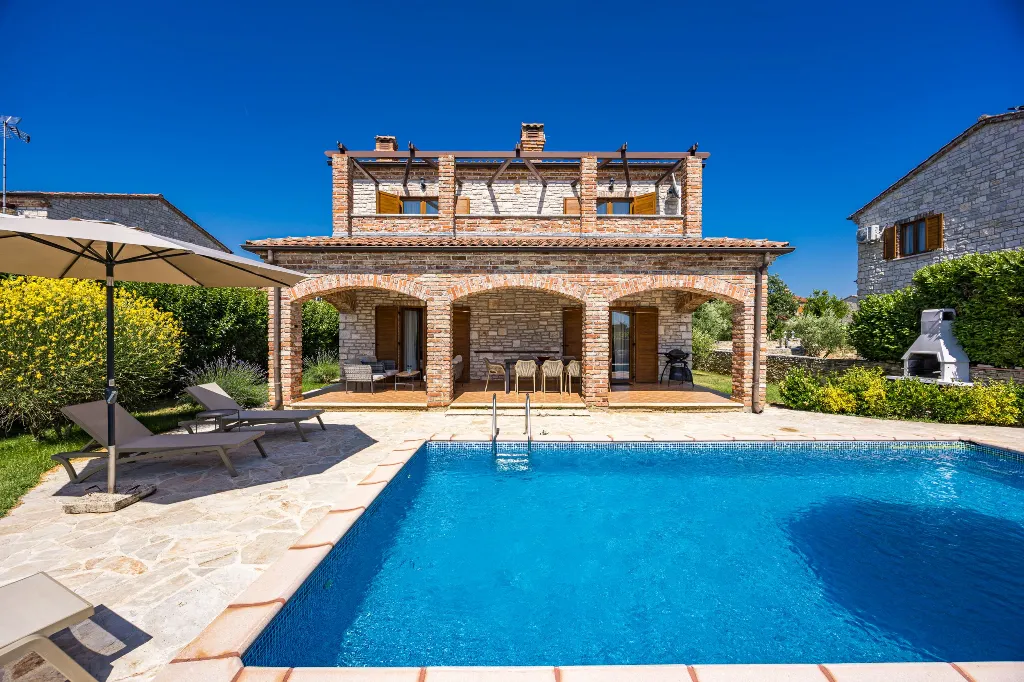 4-Bedroom Villa in Svetvinčenat for 8 Guests