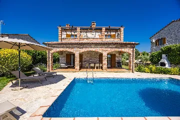 4-Bedroom Villa in Svetvinčenat for 8 Guests