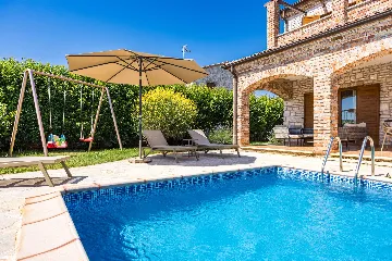 4-Bedroom Villa in Svetvinčenat for 8 Guests