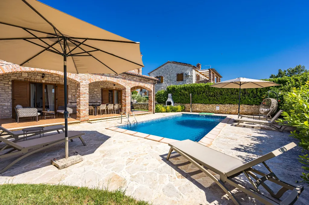 4-Bedroom Villa in Svetvinčenat for 8 Guests