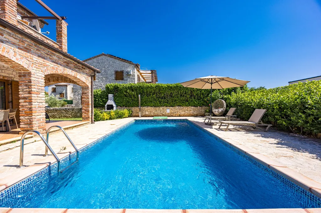 4-Bedroom Villa in Svetvinčenat for 8 Guests
