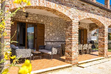 4-Bedroom Villa in Svetvinčenat for 8 Guests
