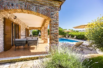 4-Bedroom Villa in Svetvinčenat for 8 Guests