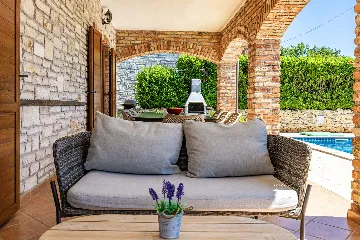 4-Bedroom Villa in Svetvinčenat for 8 Guests