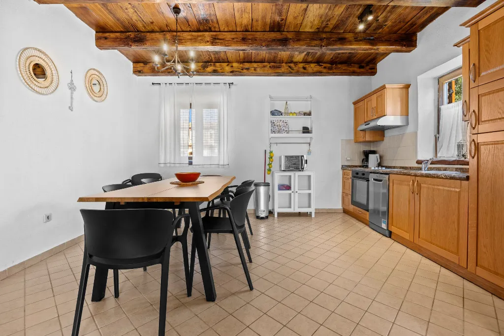 4-Bedroom Villa in Svetvinčenat for 8 Guests