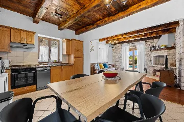 4-Bedroom Villa in Svetvinčenat for 8 Guests