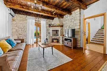4-Bedroom Villa in Svetvinčenat for 8 Guests