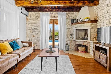 4-Bedroom Villa in Svetvinčenat for 8 Guests