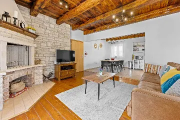 4-Bedroom Villa in Svetvinčenat for 8 Guests