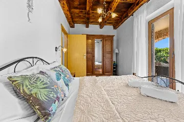 4-Bedroom Villa in Svetvinčenat for 8 Guests
