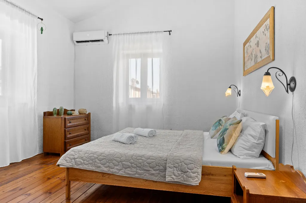 4-Bedroom Villa in Svetvinčenat for 8 Guests