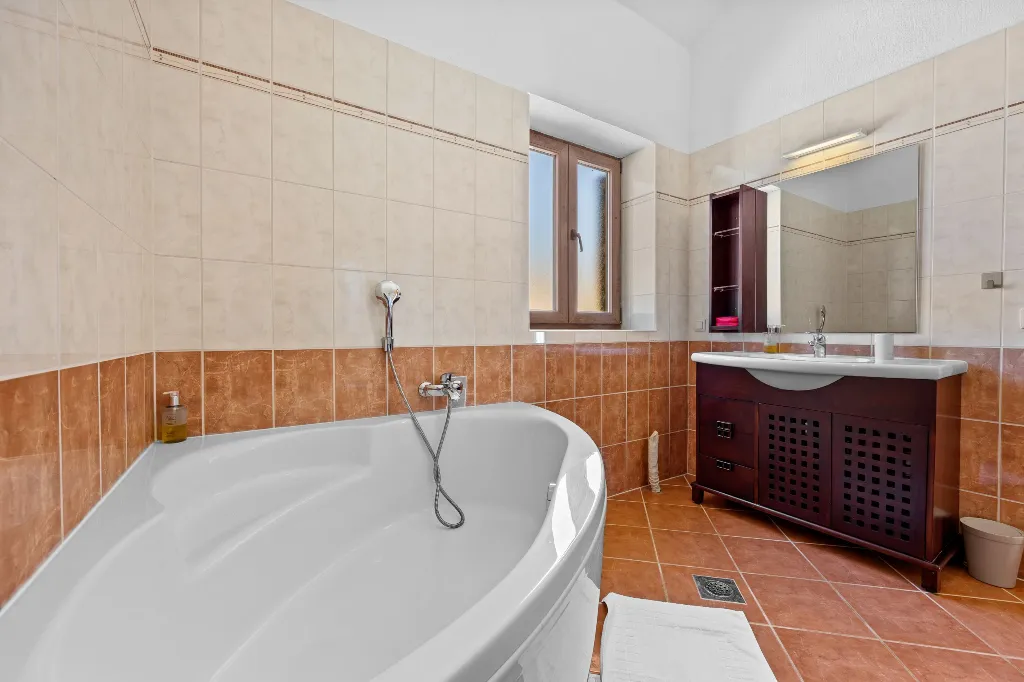 4-Bedroom Villa in Svetvinčenat for 8 Guests
