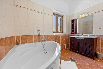 4-Bedroom Villa in Svetvinčenat for 8 Guests