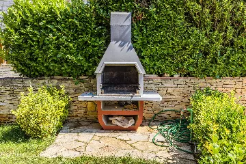 4-Bedroom Villa in Svetvinčenat for 8 Guests