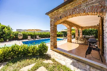 4-Bedroom Villa in Svetvinčenat for 8 Guests
