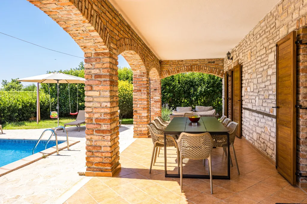 4-Bedroom Villa in Svetvinčenat for 8 Guests