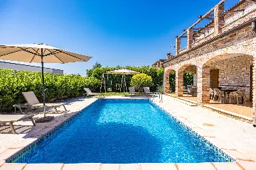 4-Bedroom Villa in Svetvinčenat for 8 Guests