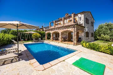4-Bedroom Villa in Svetvinčenat for 8 Guests