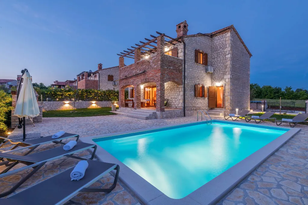 4-Bedroom Villa in Svetvinčenat with Private Pool