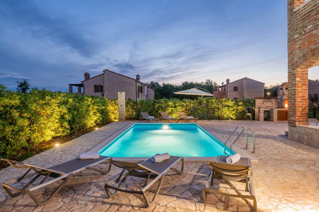 4-Bedroom Villa in Svetvinčenat with Private Pool
