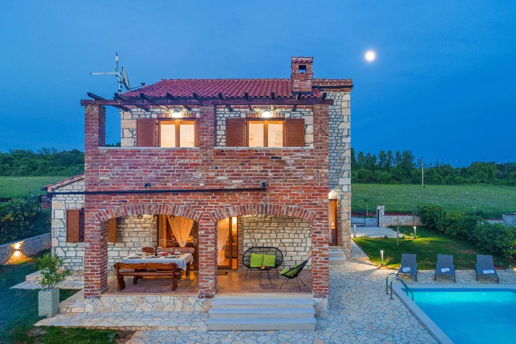 4-Bedroom Villa in Svetvinčenat with Private Pool
