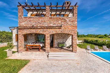 4-Bedroom Villa in Svetvinčenat with Private Pool