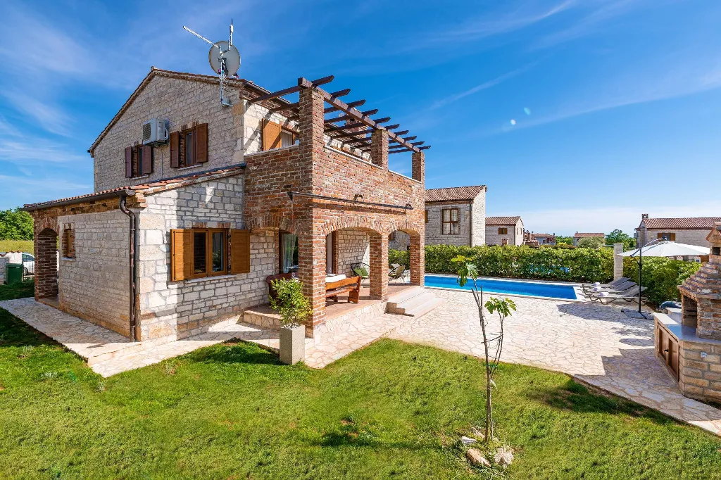 4-Bedroom Villa in Svetvinčenat with Private Pool