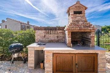 4-Bedroom Villa in Svetvinčenat with Private Pool