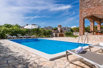 4-Bedroom Villa in Svetvinčenat with Private Pool