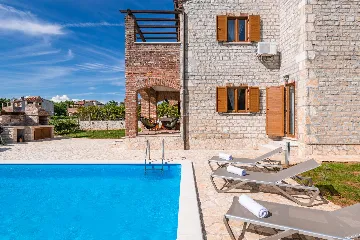 4-Bedroom Villa in Svetvinčenat with Private Pool