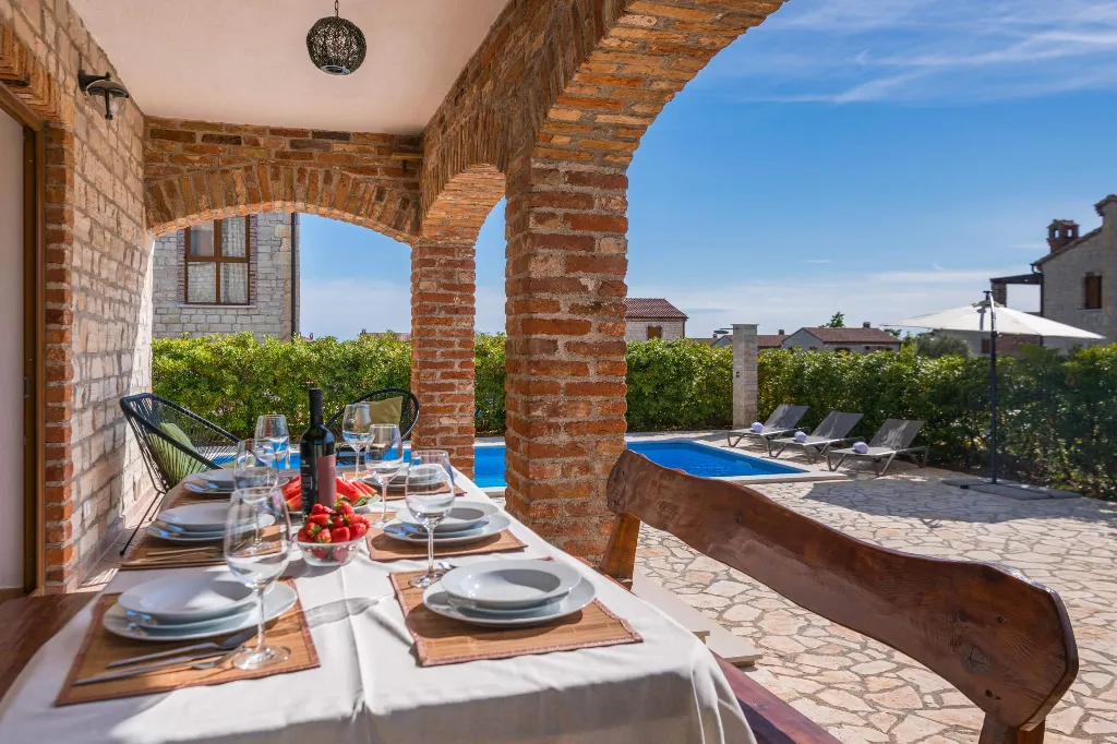 4-Bedroom Villa in Svetvinčenat with Private Pool