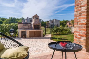 4-Bedroom Villa in Svetvinčenat with Private Pool