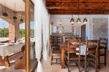 4-Bedroom Villa in Svetvinčenat with Private Pool