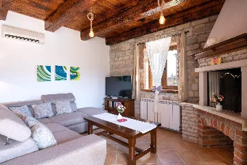 4-Bedroom Villa in Svetvinčenat with Private Pool