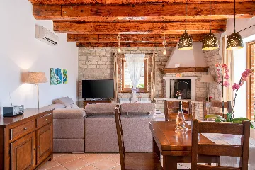 4-Bedroom Villa in Svetvinčenat with Private Pool