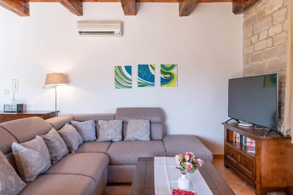 4-Bedroom Villa in Svetvinčenat with Private Pool
