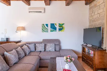 4-Bedroom Villa in Svetvinčenat with Private Pool