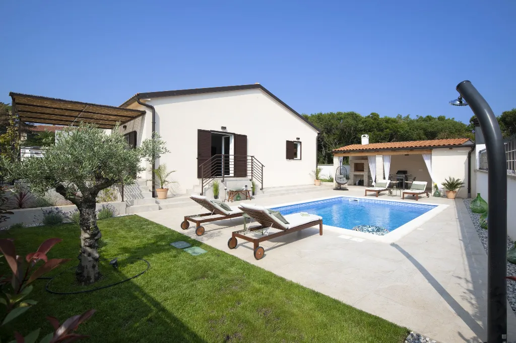3-Bedroom Villa in Pula with Private Pool