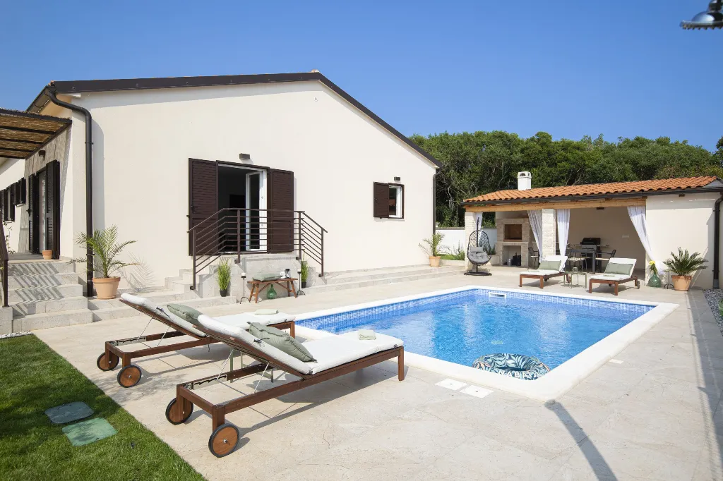 3-Bedroom Villa in Pula with Private Pool