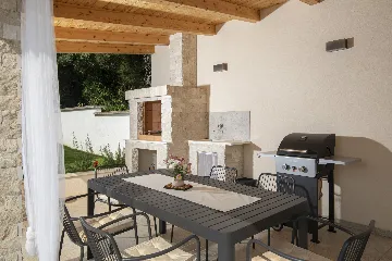 3-Bedroom Villa in Pula with Private Pool