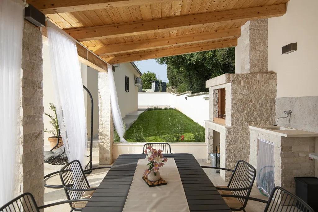 3-Bedroom Villa in Pula with Private Pool